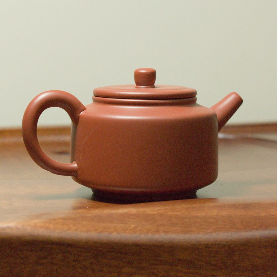 Чайник из исинской глины, цилиндрический, с плоской крышкой
